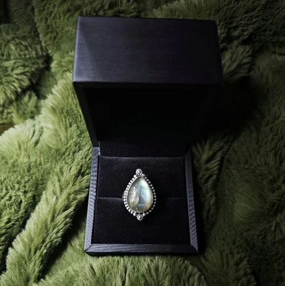 Large Labradorite Gemstone Ring - Picture 3 of 5